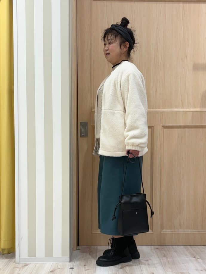 モランさんの「SHOO･LA･RUE｜【洗濯機可】即サマになる ノーカラー ボアブルゾン」を使ったコーディネート
