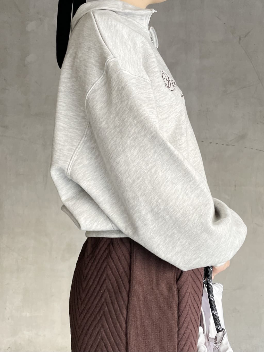 tomokoさんの「OPAQUE.CLIP｜【軽量/A4対応】ロープハンドルドロストミドルトートバッグ」を使ったコーディネート