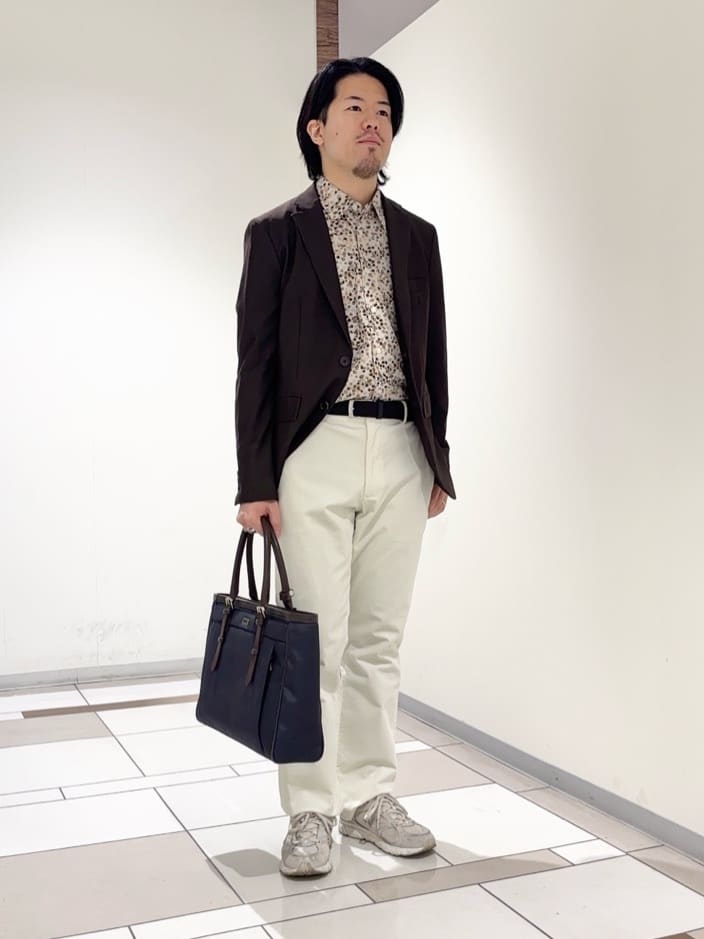 及川さんの「TAKEO KIKUCHI｜ストライプ小花 長袖シャツ」を使ったコーディネート