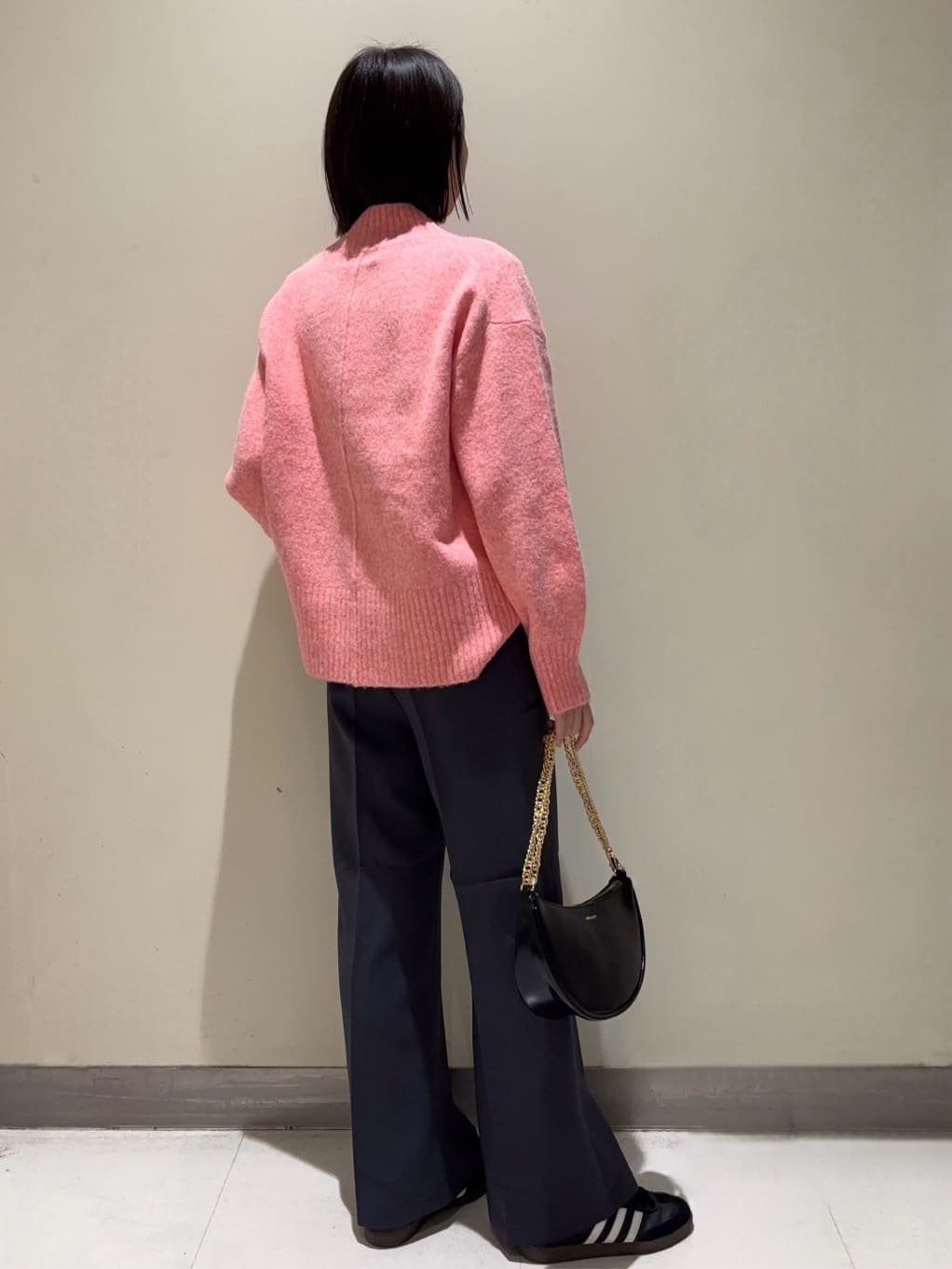 moさんの「OPAQUE.CLIP｜【2WAY】オイル調合皮チェーンハンドルムーンミドルバッグ」を使ったコーディネート