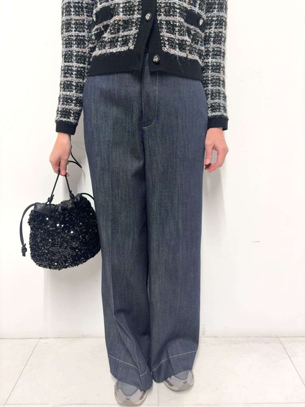 Nishijimaさんの「DRESSTERIOR｜スパンコール2WAY巾着バッグ」を使ったコーディネート