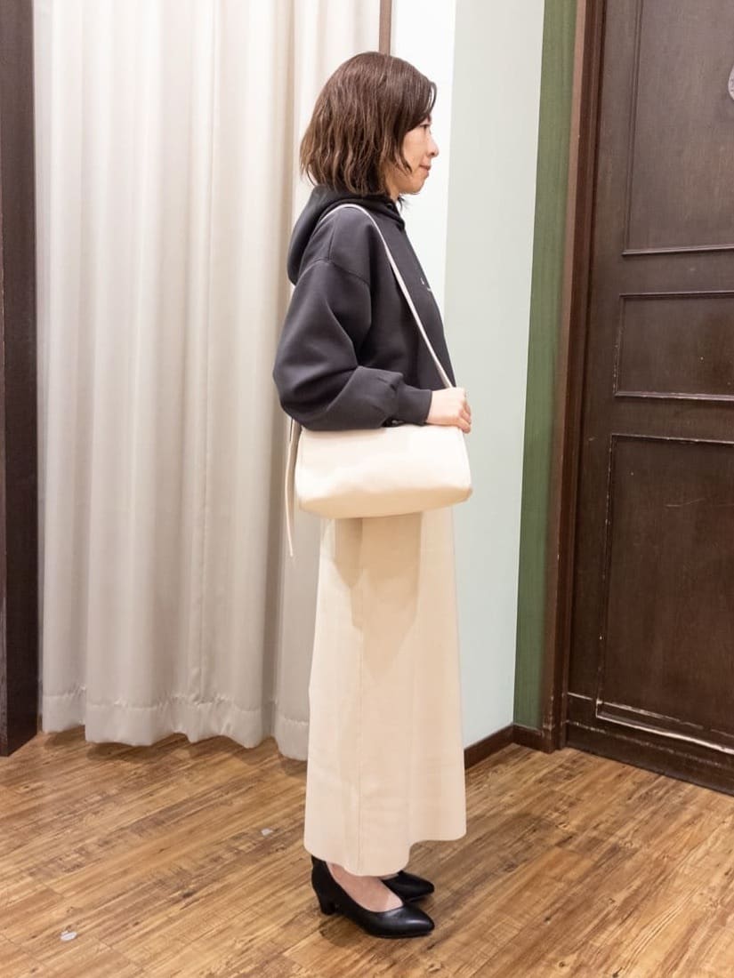 yukaさんの「SHOO･LA･RUE｜【セットアップ可/S-LL/なめらかタッチ】選べる3柄 ロゴ入りプルパーカ」を使ったコーディネート