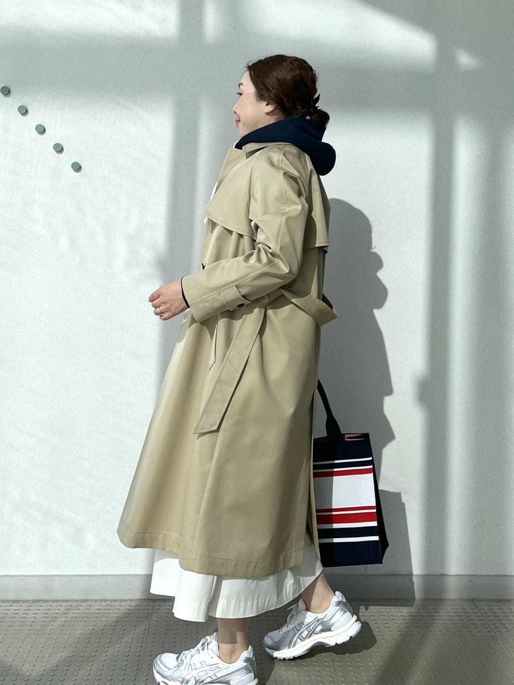 Soeさんの「DRESSTERIOR｜【ウォッシャブル/美シルエット】ライト トレンチコート」を使ったコーディネート