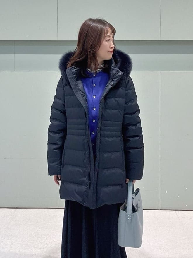 makiさんの「UNTITLED｜【はっ水機能/フード取り外し可】ミディダウンコート」を使ったコーディネート