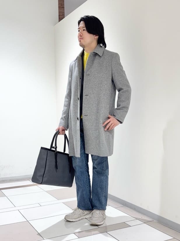 及川さんの「TAKEO KIKUCHI｜カシミヤブレンド ビーバー調ステンカラーコート」を使ったコーディネート