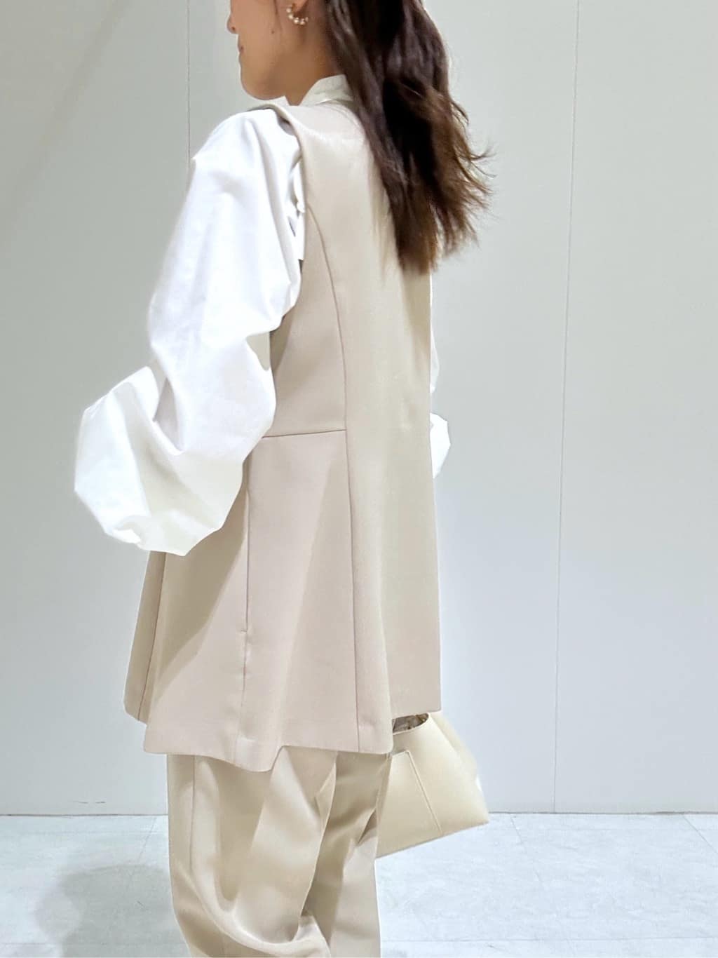 makiさんの「OPAQUE.CLIP｜ペプラムジレ／セットアップ対応可【洗濯機OK】」を使ったコーディネート