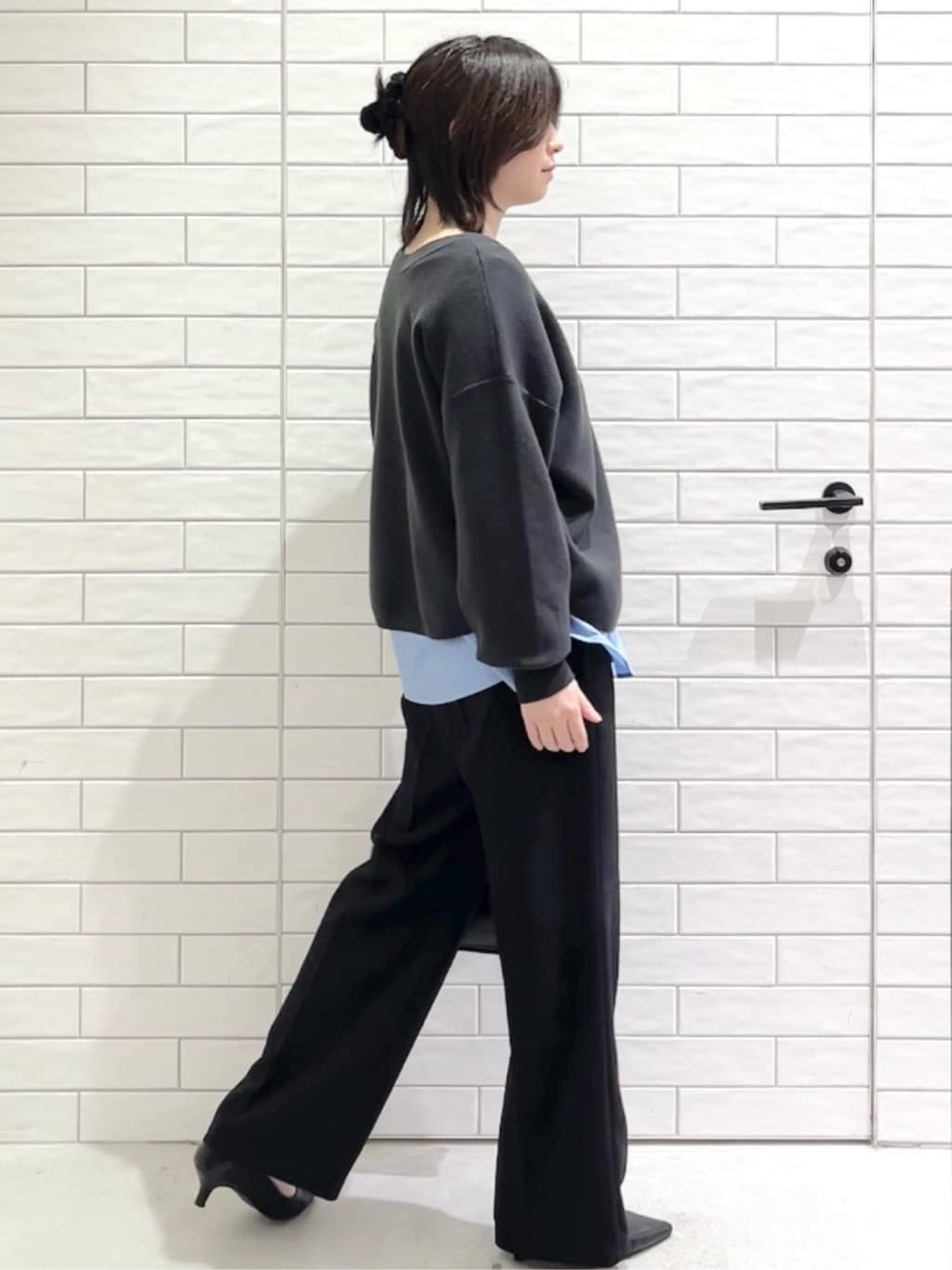 しおりさんの「OPAQUE.CLIP｜ヘンリーネックニット／前後2WAY【洗濯機OK】」を使ったコーディネート