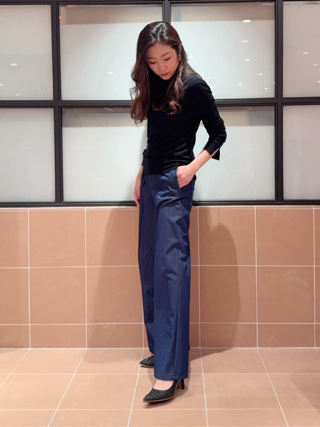 kaoriさんの「ESPERANZA｜◆【12時間パンプス】約8.5㎝／ラメ素材　歩きやすくて疲れにくい」を使ったコーディネート