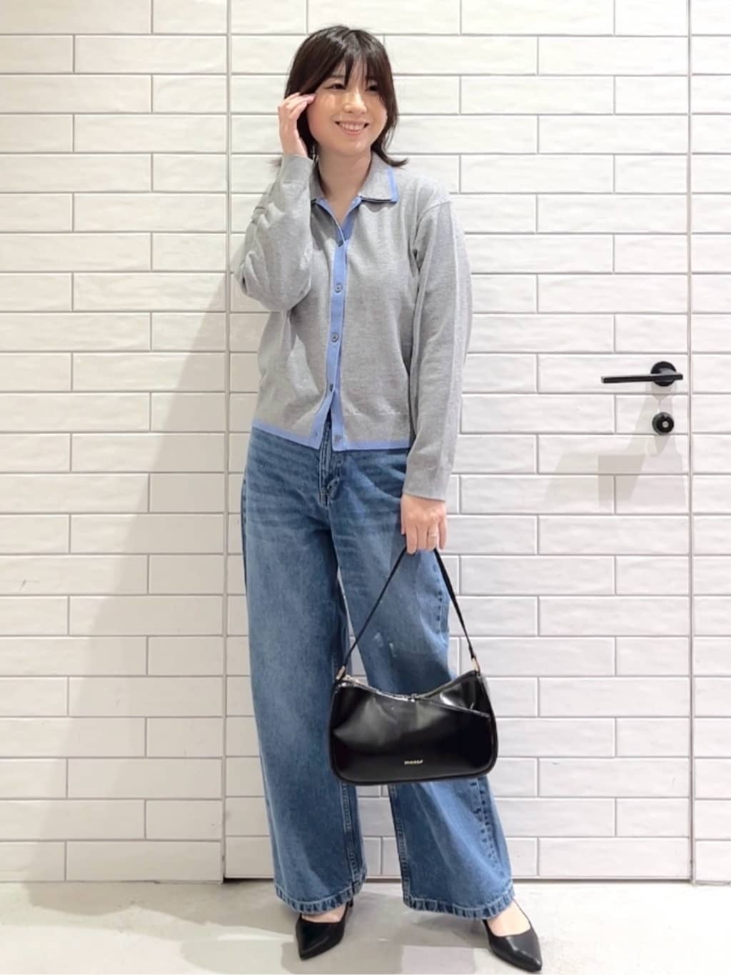 しおりさんの「OPAQUE.CLIP｜ダブルカラーポロ衿配色ニット【洗濯機OK】」を使ったコーディネート