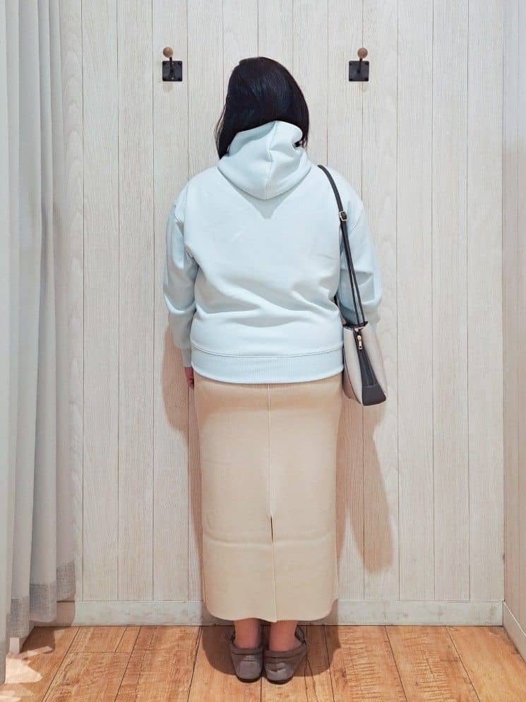 kotomiさんの「SHOO･LA･RUE｜【セットアップ可/S-LL/なめらかタッチ】選べる3柄 ロゴ入りプルパーカ」を使ったコーディネート