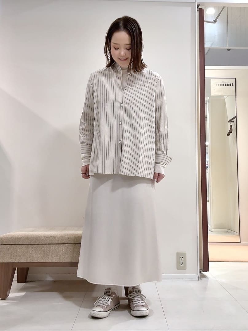 YUIさんの「UNTITLED｜【ウエストゴム/洗える】サテンナロースカート」を使ったコーディネート