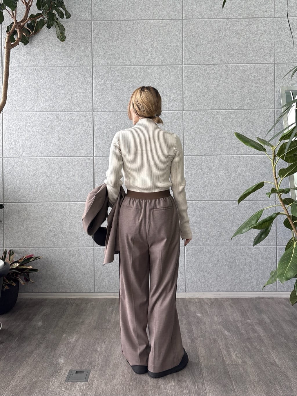 kotakiさんの「INDIVI｜Comfy SET UP｜イージーストレートスラックス【セットアップ対応／通勤／カセット服】」を使ったコーディネート