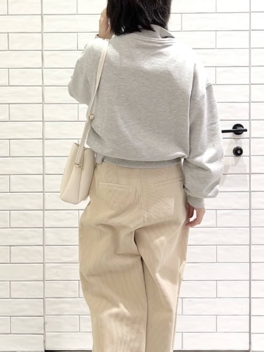しおりさんの「OPAQUE.CLIP｜ハーフZIPロゴ刺繍裏毛【洗濯機OK】」を使ったコーディネート