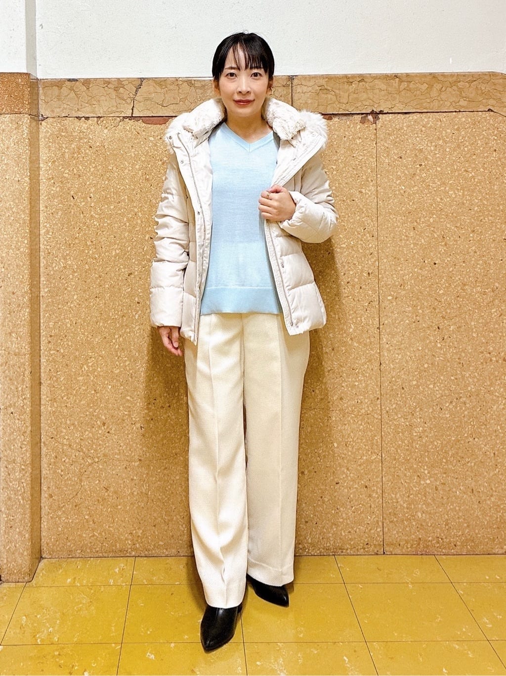 hattoriさんの「INDIVI｜【名品／撥水／抗菌防臭】ショート丈リサイクルダウンコート」を使ったコーディネート