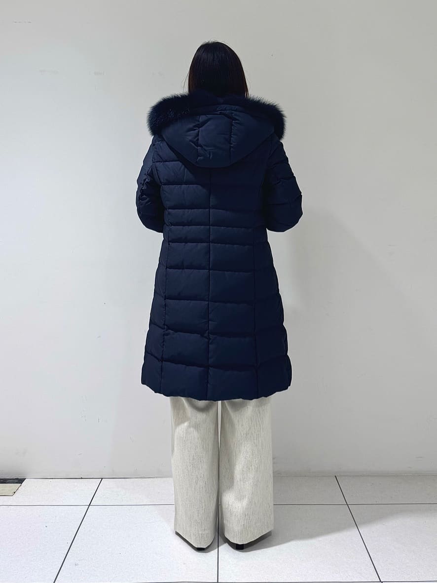 そんさんの「INDIVI｜【名品／撥水／抗菌防臭】ロング丈リサイクルダウンコート」を使ったコーディネート
