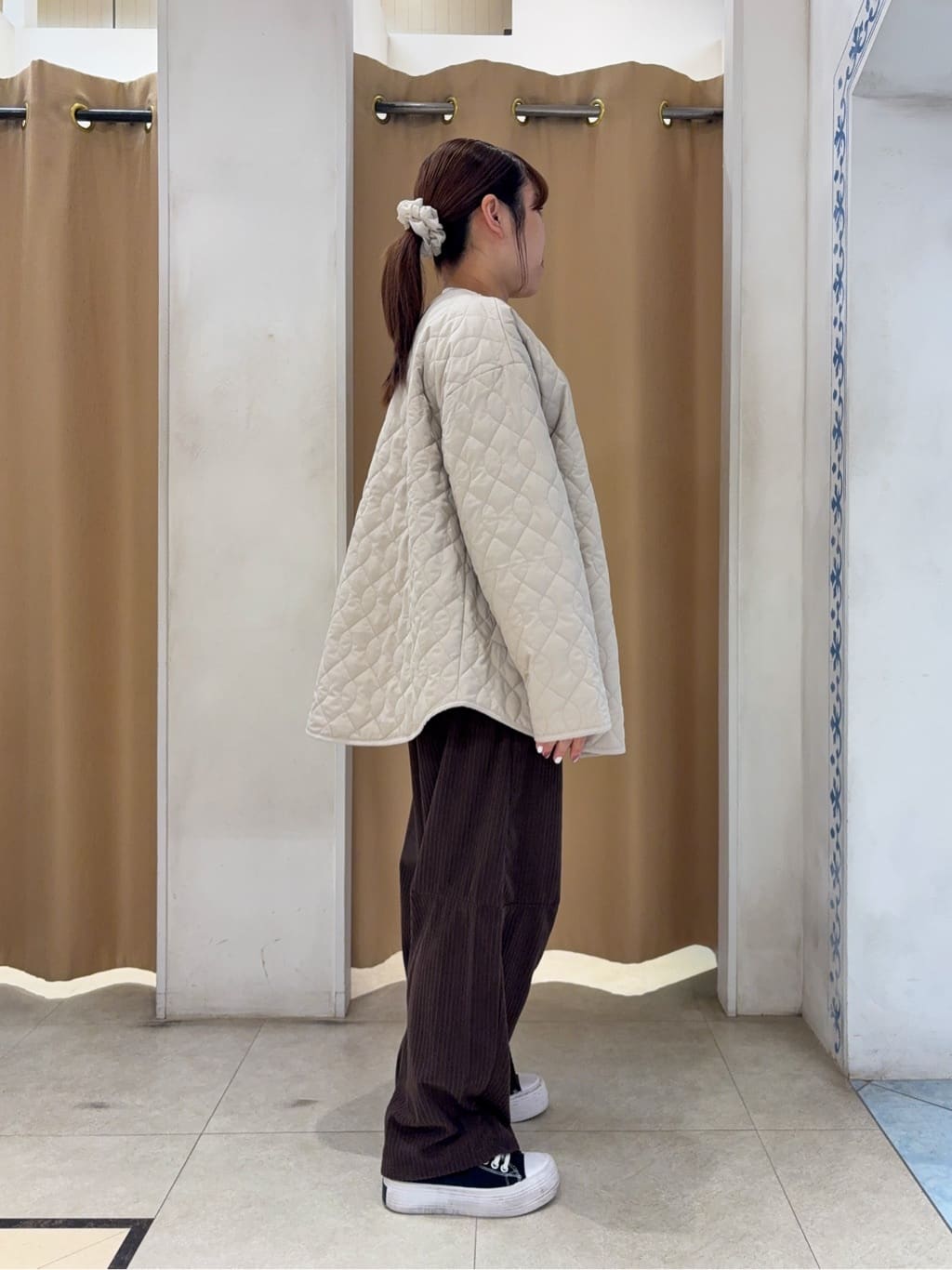 SO(R)Aさんの「SHOO･LA･RUE｜【S-LL/洗濯機可】ふわふわがやみつきになる柔らかさ スウェットライクロゴニット」を使ったコーディネート