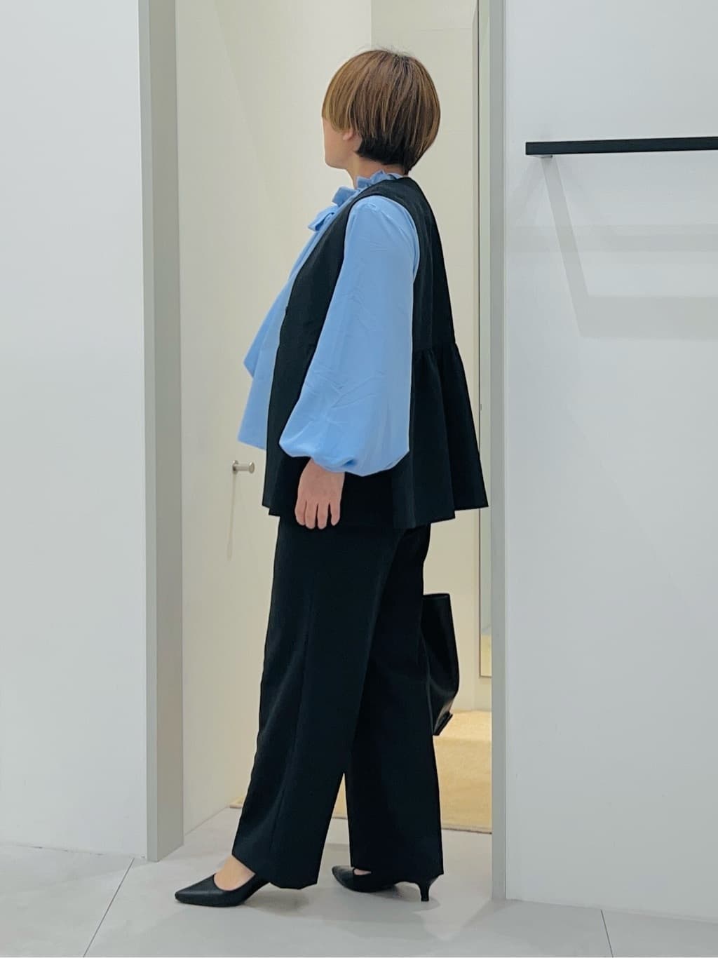 タナさんの「THE SHOP TK｜【通勤・きちんと見えに】ダブルクロス ペプラムジレ/セットアップ可」を使ったコーディネート