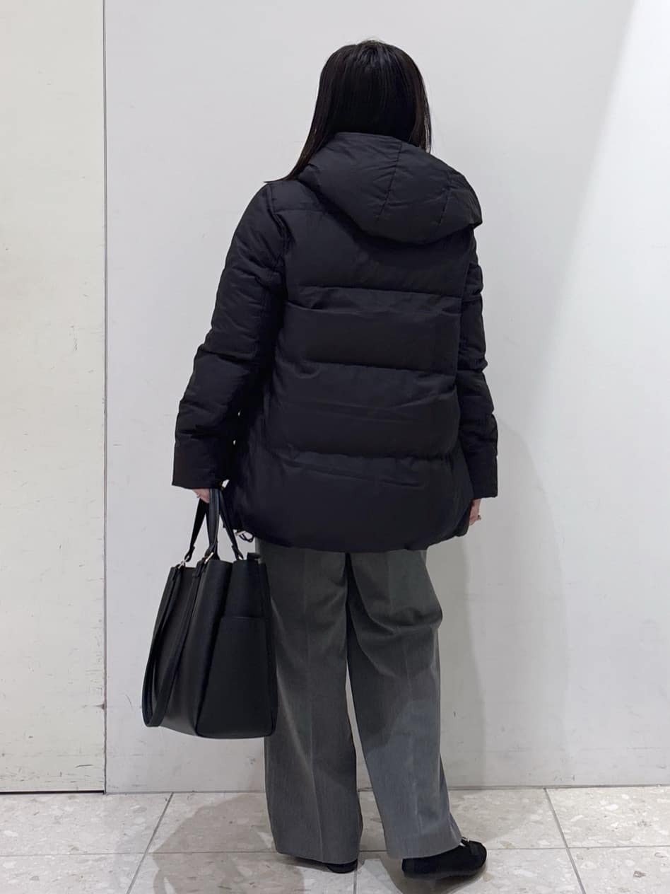 mameさんの「OPAQUE.CLIP｜撥水フードミドルダウンコート【防風／抗菌防臭／洗濯機OK】《S～LL》」を使ったコーディネート
