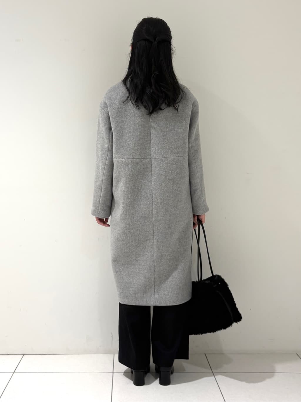 momokoさんの「INDIVI｜【軽量／ウール混】ライトフォルム ロングコート」を使ったコーディネート
