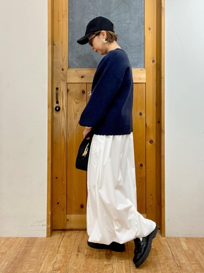 ゆみさんの「SHOO･LA･RUE｜【洗濯機可/S-LL】裾スカラップが差がつく コード刺繍ロゴニット」を使ったコーディネート