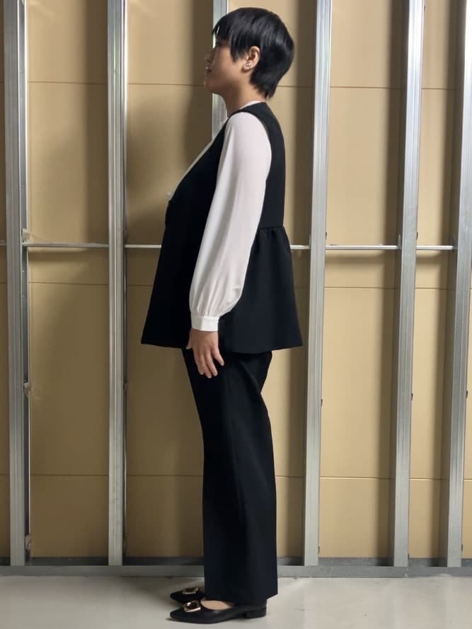 Rさんの「THE SHOP TK｜【通勤・きちんと見えに】ダブルクロス ペプラムジレ/セットアップ可」を使ったコーディネート
