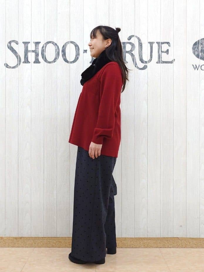 とろろさんの「SHOO･LA･RUE｜気になるお腹周りをカバー ケーブル編みペプラムニット」を使ったコーディネート