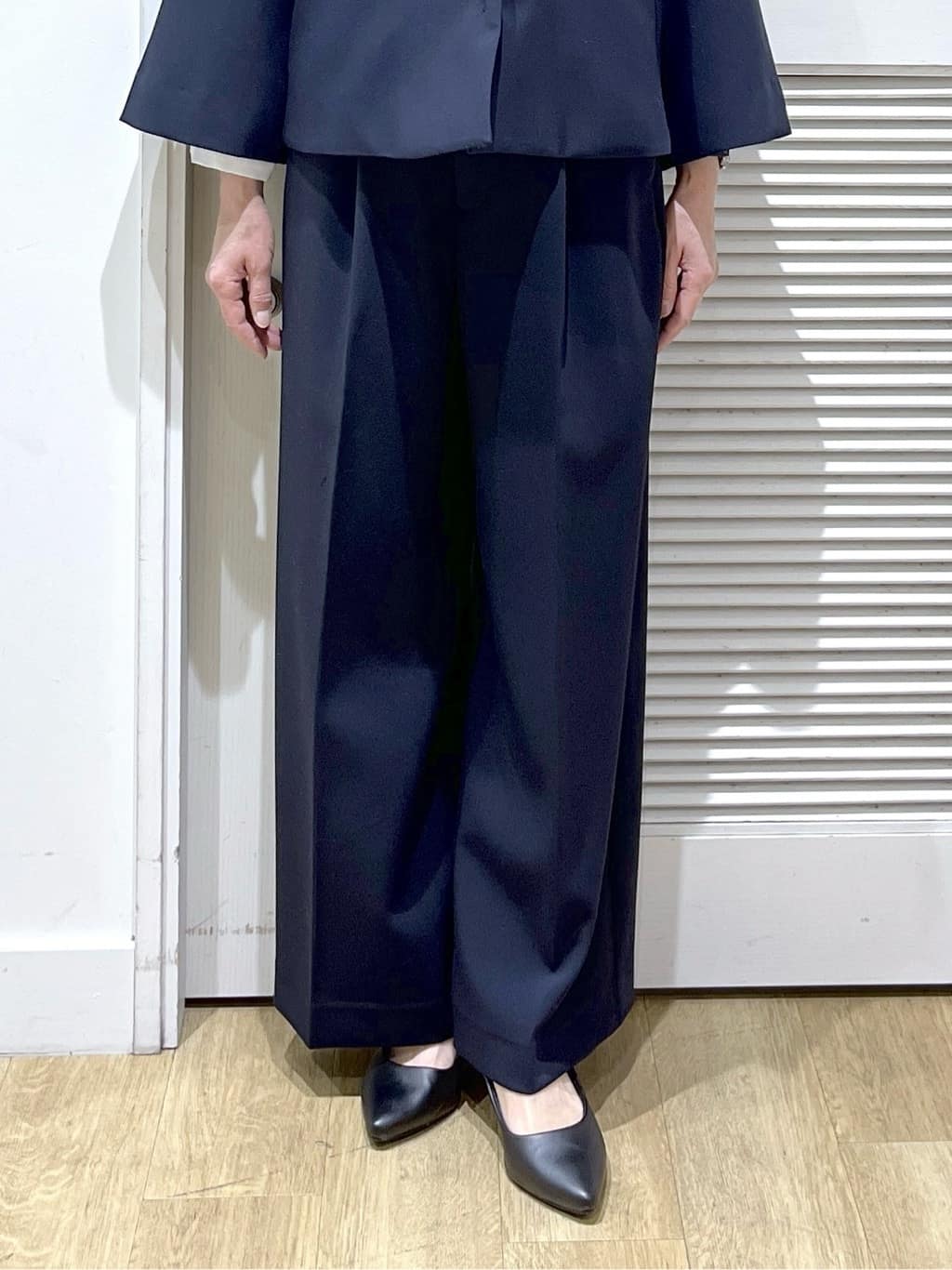 Miyazakiさんの「Dessin｜【洗える】フリルネックジョーゼットブラウス」を使ったコーディネート