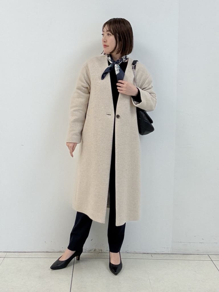 yoshiyaさんの「INDIVI｜【60cm四方】スクエアスカーフ」を使ったコーディネート