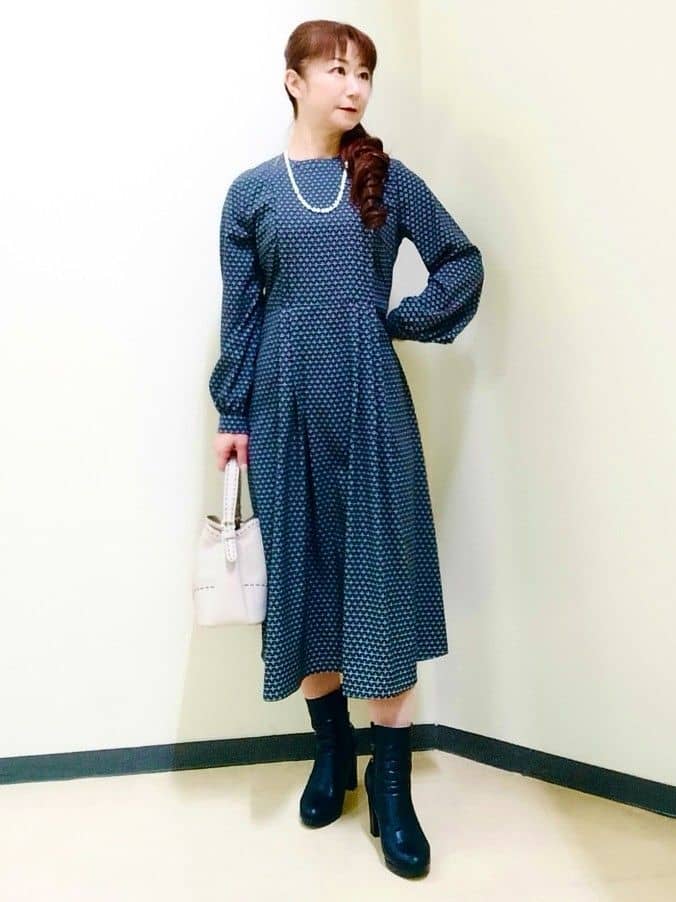 花さんの「Reflect｜【通勤/お出かけ◎】ジオメプリントクラシカルワンピース」を使ったコーディネート