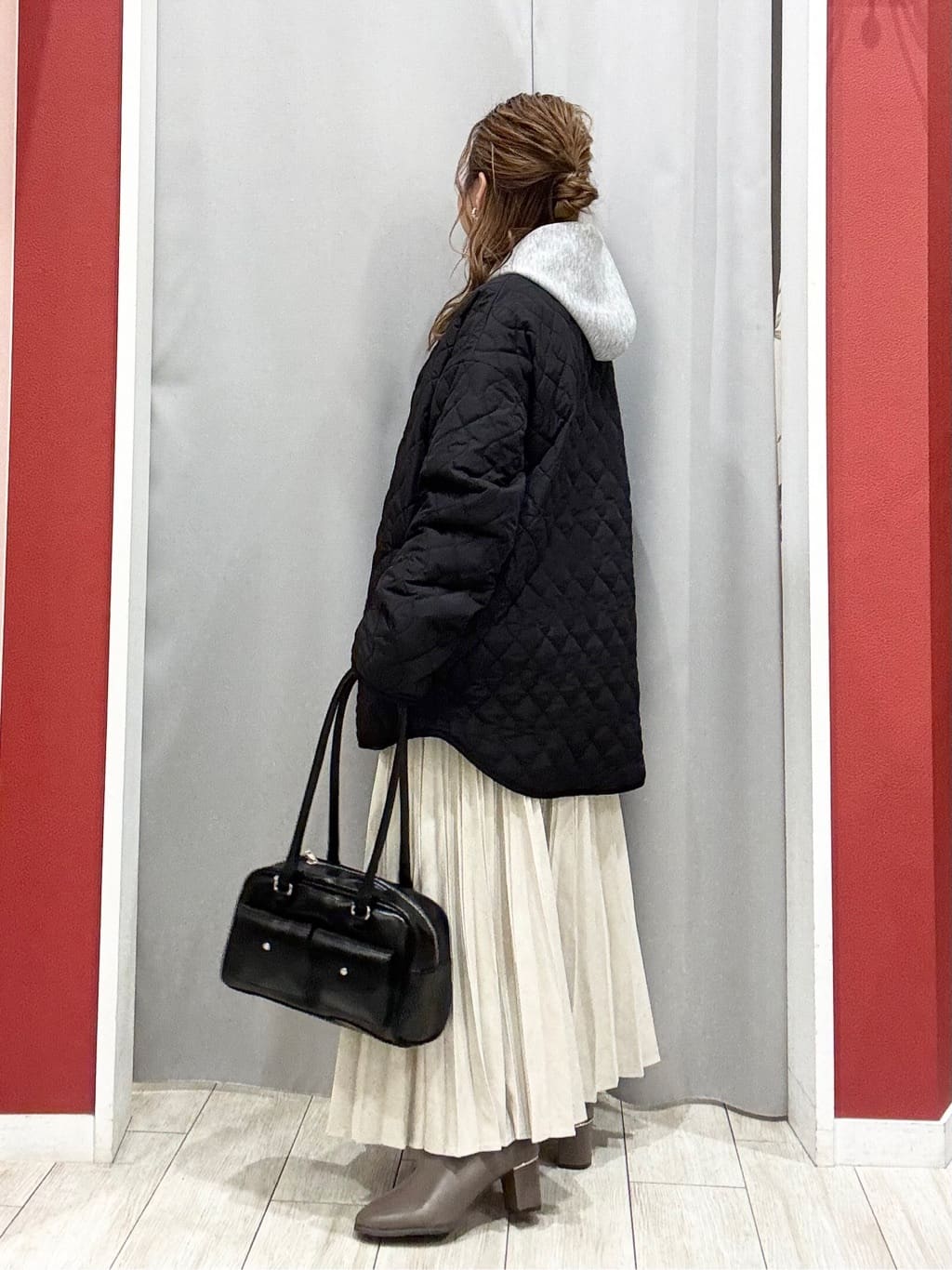 shioさんの「SHOO･LA･RUE｜【セットアップ可/S-LL/なめらかタッチ】選べる3柄 ロゴ入りプルパーカ」を使ったコーディネート