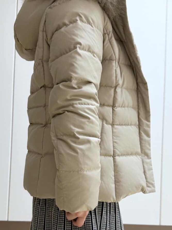 Rikoさんの「INDIVI｜【名品／撥水／抗菌防臭】ショート丈リサイクルダウンコート」を使ったコーディネート