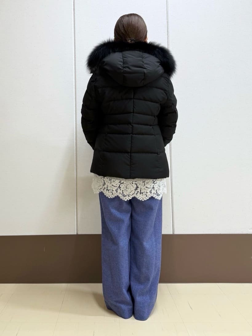 Rikoさんの「INDIVI｜【名品／撥水／抗菌防臭】ショート丈リサイクルダウンコート」を使ったコーディネート