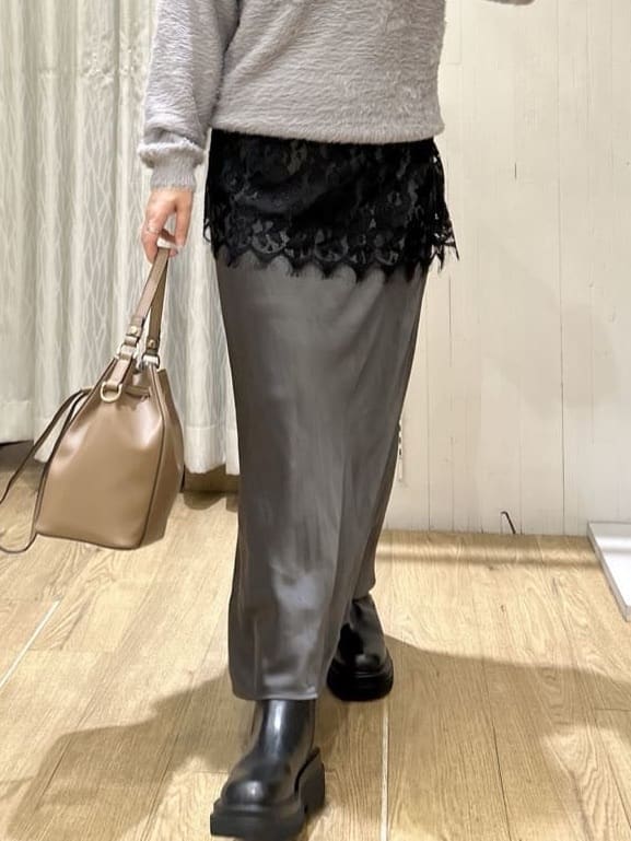 ga_riさんの「THE SHOP TK｜【華やかで柔らか】ふわふわフェザーニット/洗える・前後2WAY」を使ったコーディネート