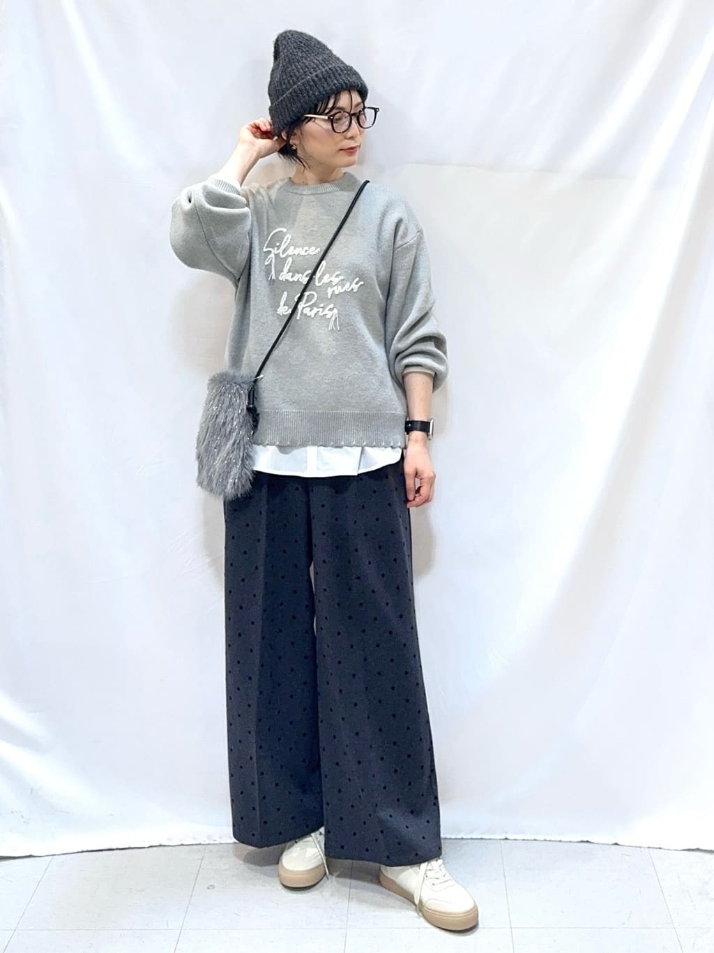 𝐇𝐢𝐫𝐨𝐦𝐢さんの「SHOO･LA･RUE｜【洗濯機可/S-LL】裾スカラップが差がつく コード刺繍ロゴニット」を使ったコーディネート