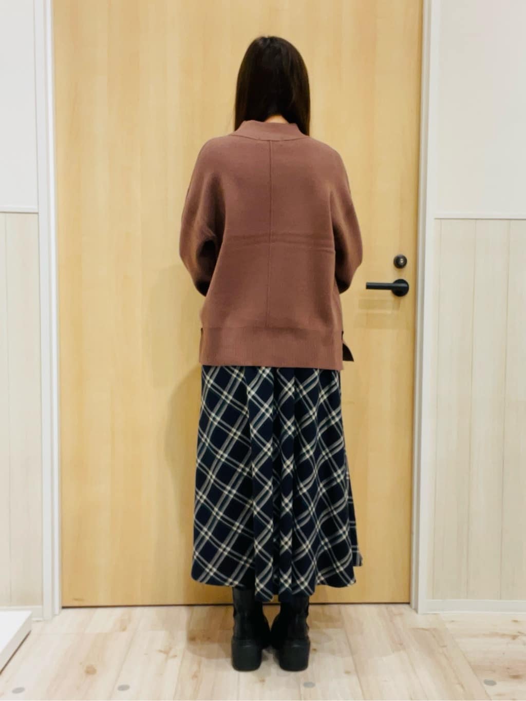 minamiさんの「SHOO･LA･RUE｜【S-LL】立体感が際立つ モールチェックフレアスカート」を使ったコーディネート