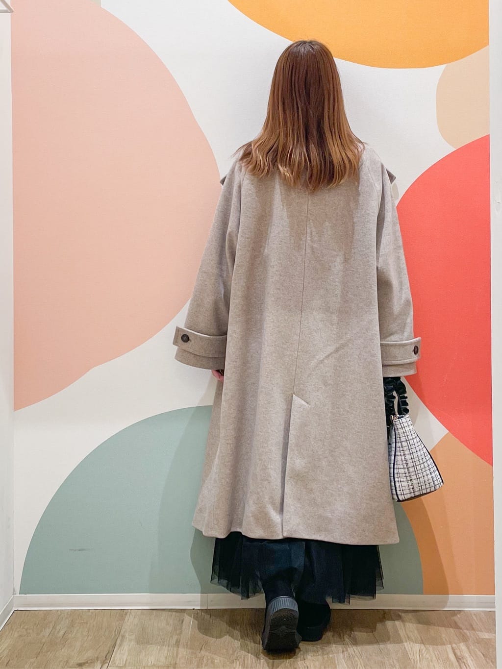 とまとさんの「SHOO･LA･RUE｜【S-LL/洗濯機可】さりげないラメが上品　クルーネックニット」を使ったコーディネート