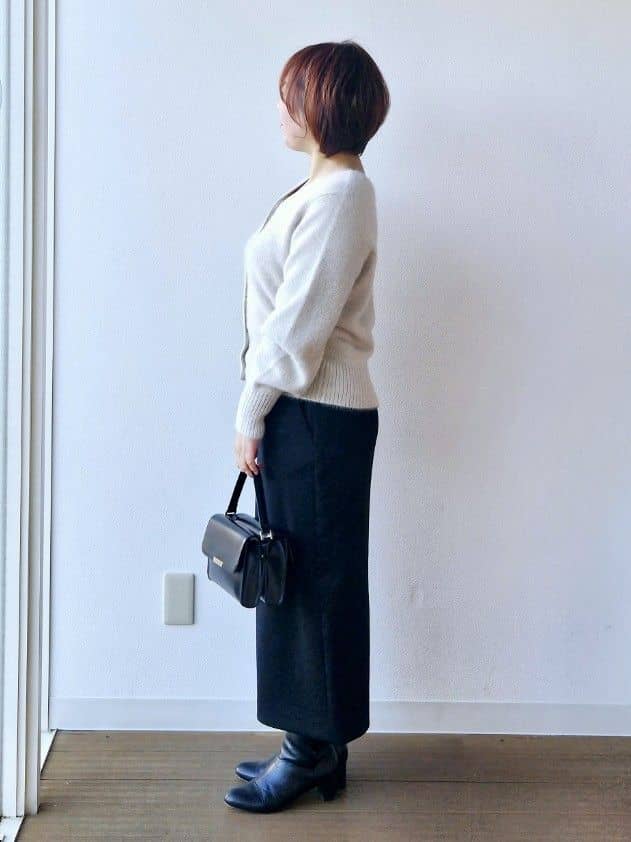 やじまさんの「UNTITLED｜【ふわふわニット/前後2WAY】フォックスカシミヤカーディガン」を使ったコーディネート