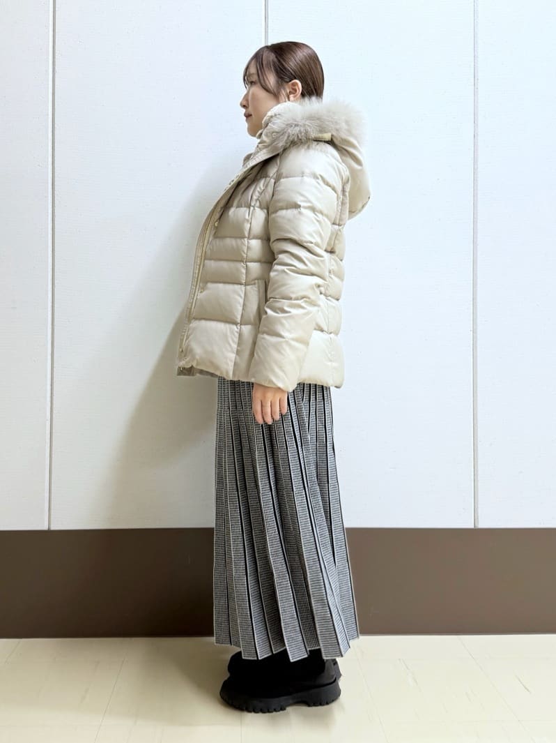 Rikoさんの「INDIVI｜【名品／撥水／抗菌防臭】ショート丈リサイクルダウンコート」を使ったコーディネート