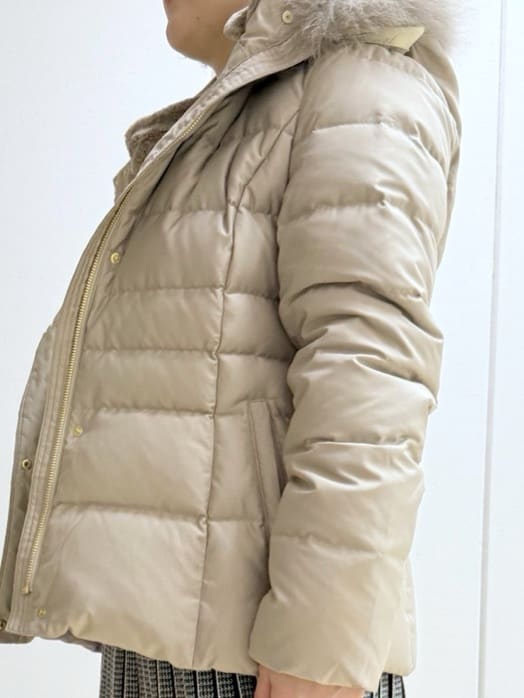 Rikoさんの「INDIVI｜【名品／撥水／抗菌防臭】ショート丈リサイクルダウンコート」を使ったコーディネート