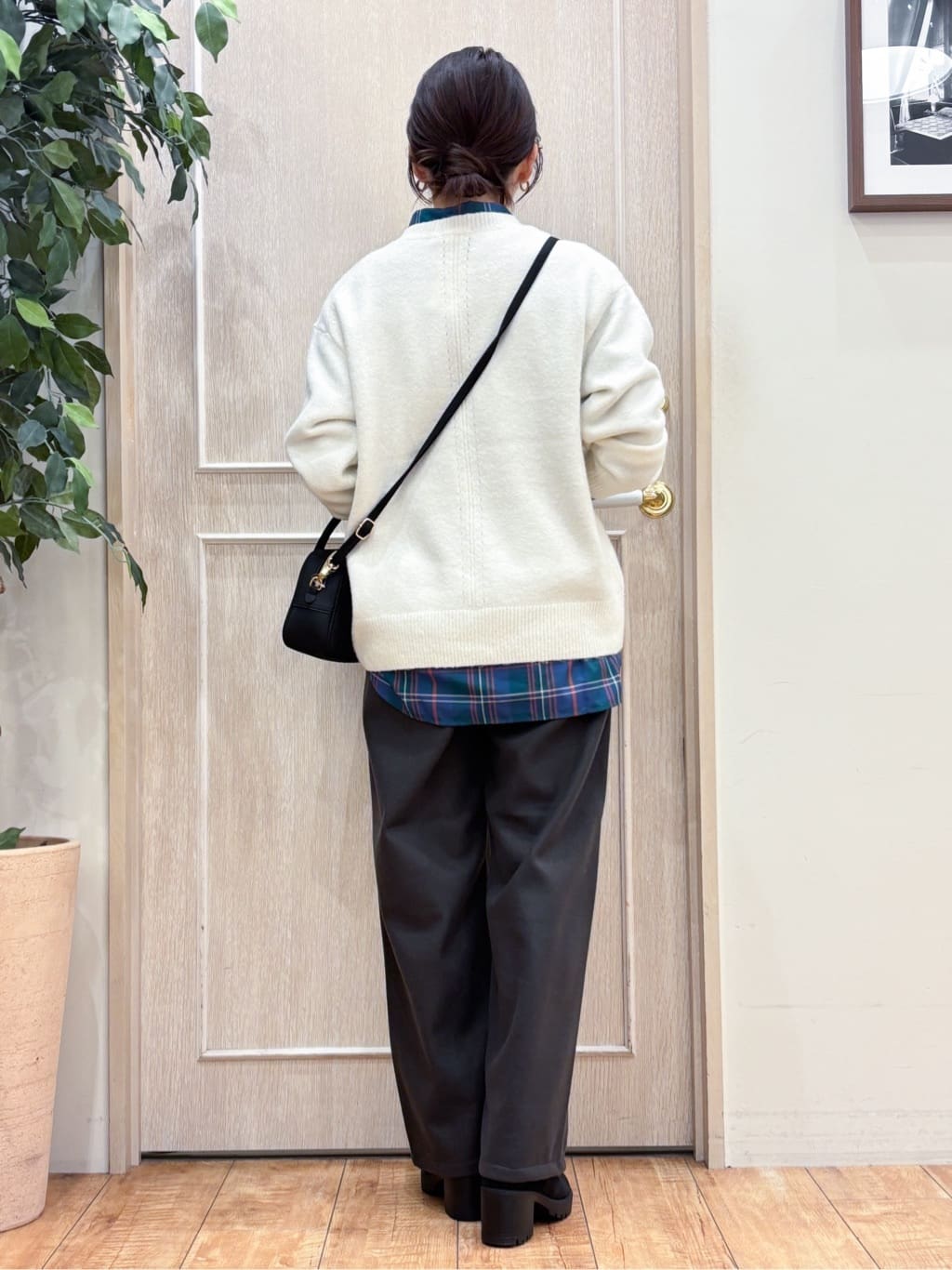 なみさんの「SHOO･LA･RUE｜【洗濯機可/S-LL】程よい抜け感 大人のチェックシャツ」を使ったコーディネート
