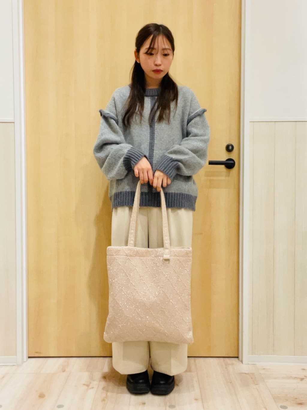 minamiさんの「SHOO･LA･RUE｜【S-LL】配色デザインがポイント ざっくり編みゆるニット」を使ったコーディネート
