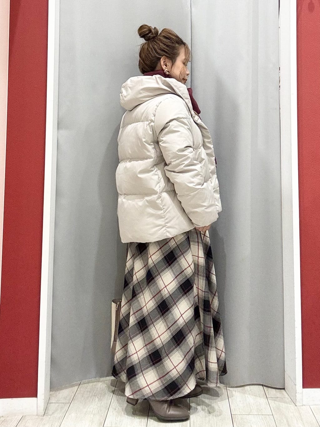 shioさんの「SHOO･LA･RUE｜【撥水/洗える】ショートフーディーダウン」を使ったコーディネート