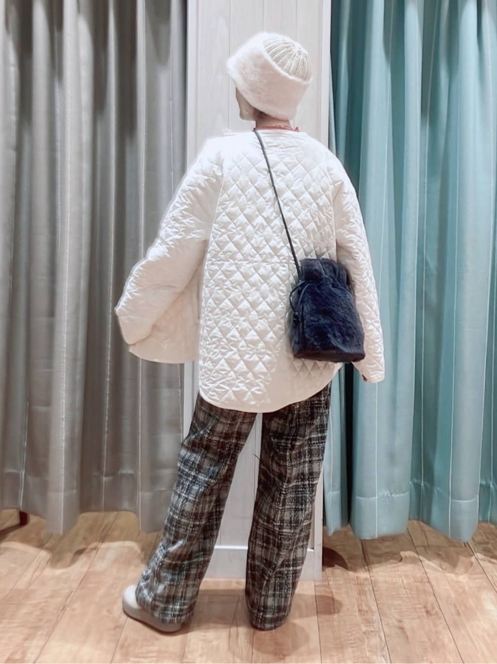 aaamiさんの「SHOO･LA･RUE｜【絶妙なゆるピタ/洗濯機可】ちくちくしにくい リブハイネックやわらかニット」を使ったコーディネート