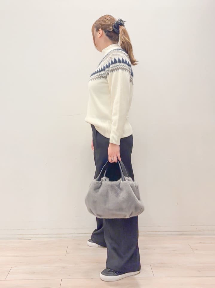 naoさんの「SHOO･LA･RUE｜【洗濯機可/S-LL】配色が大人かわいい　フェアアイル柄求心ニット」を使ったコーディネート