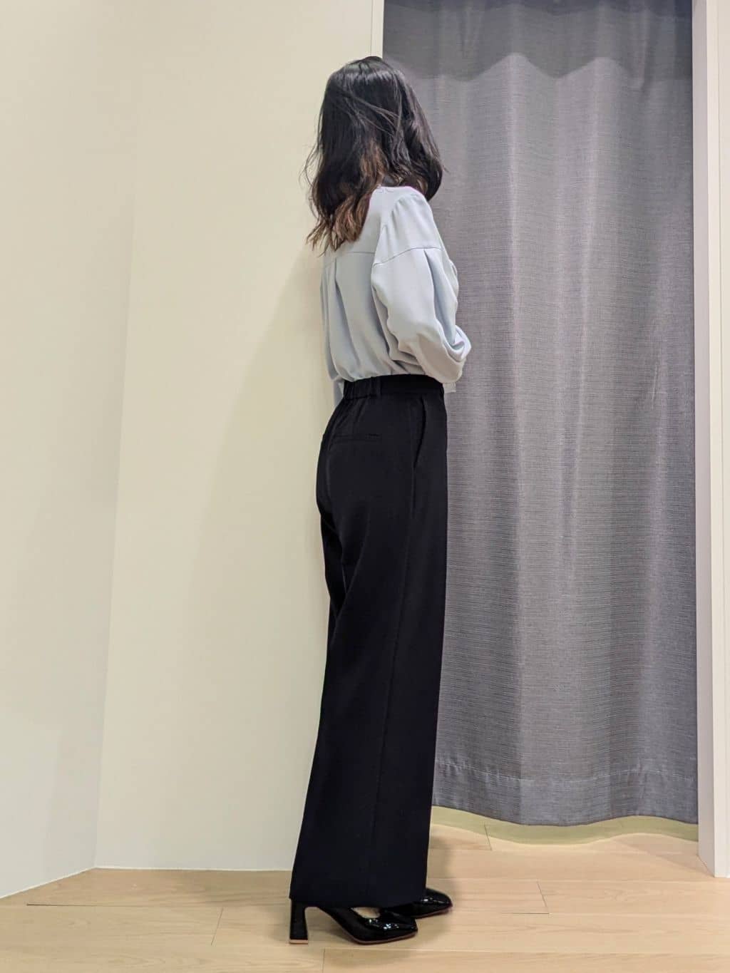 miiさんの「INDIVI｜【洗える／通勤／スーツ】メランジストレッチ ワイドパンツ」を使ったコーディネート