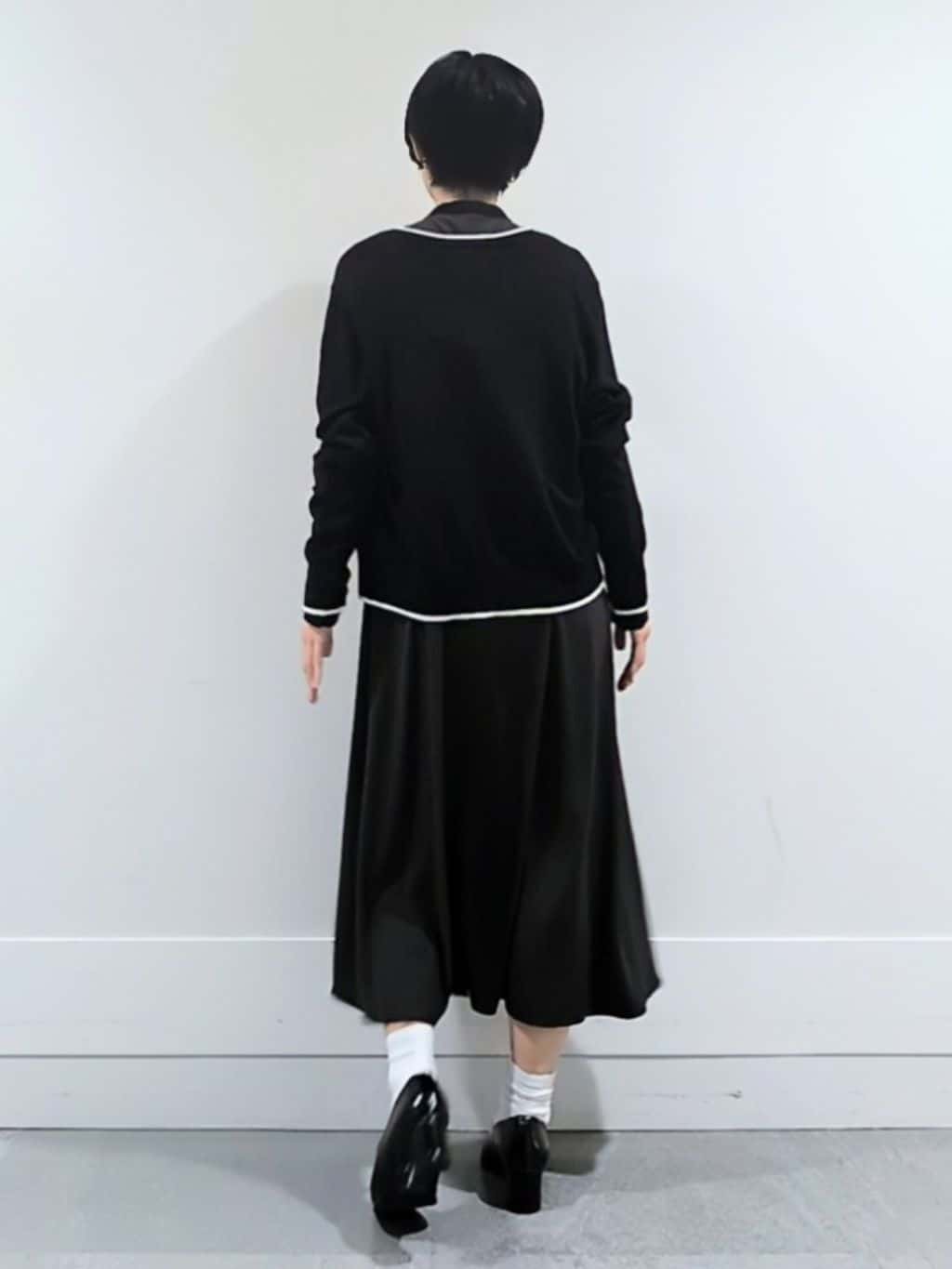 ミズタさんの「UNTITLED｜【アンサンブル可/洗える】ウォームスパン カーディガン」を使ったコーディネート