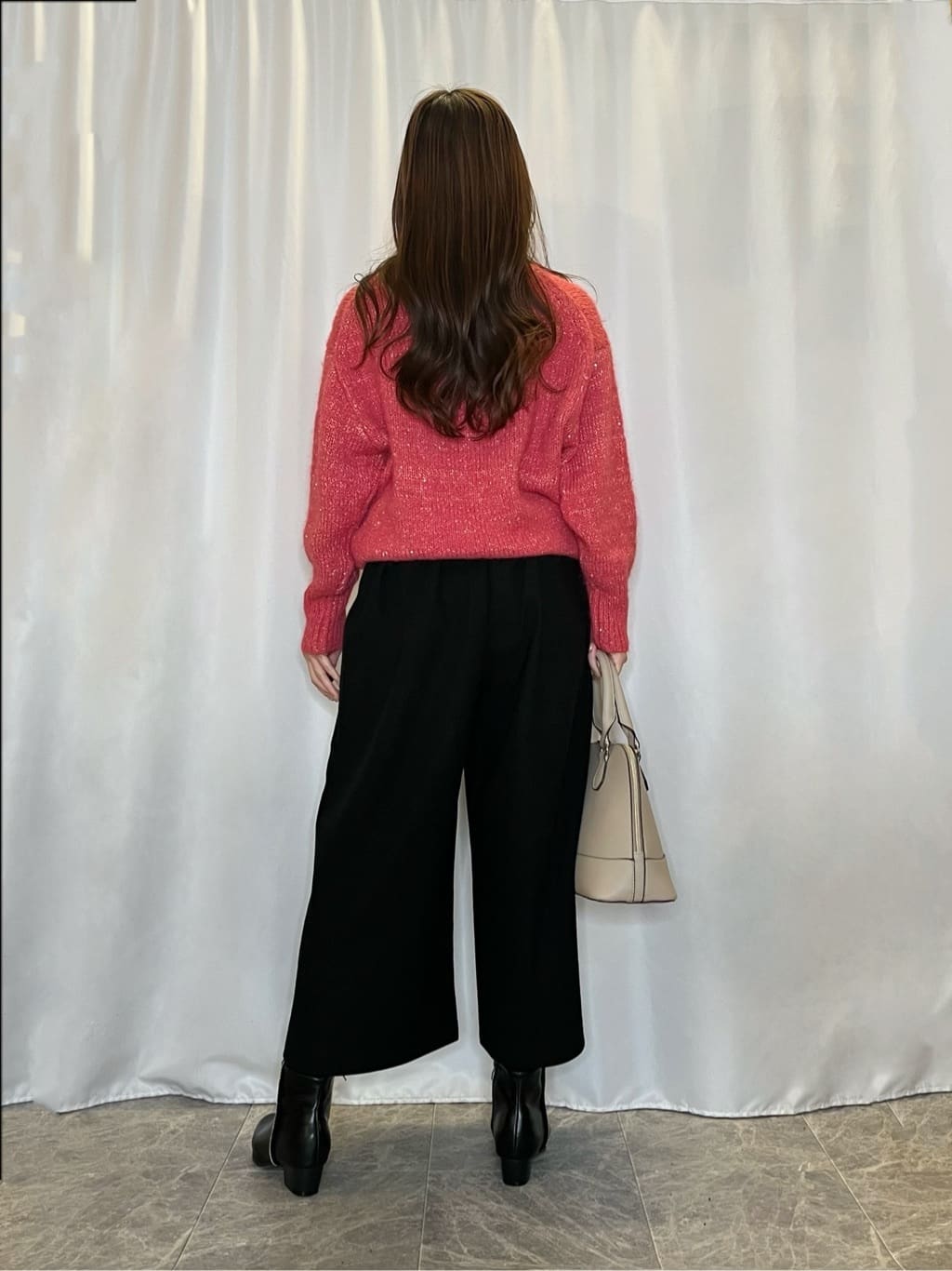 おうめさんの「SHOO･LA･RUE｜【洗濯機可/S-LL】上品にキラリと華やぐ スパンコールニット」を使ったコーディネート