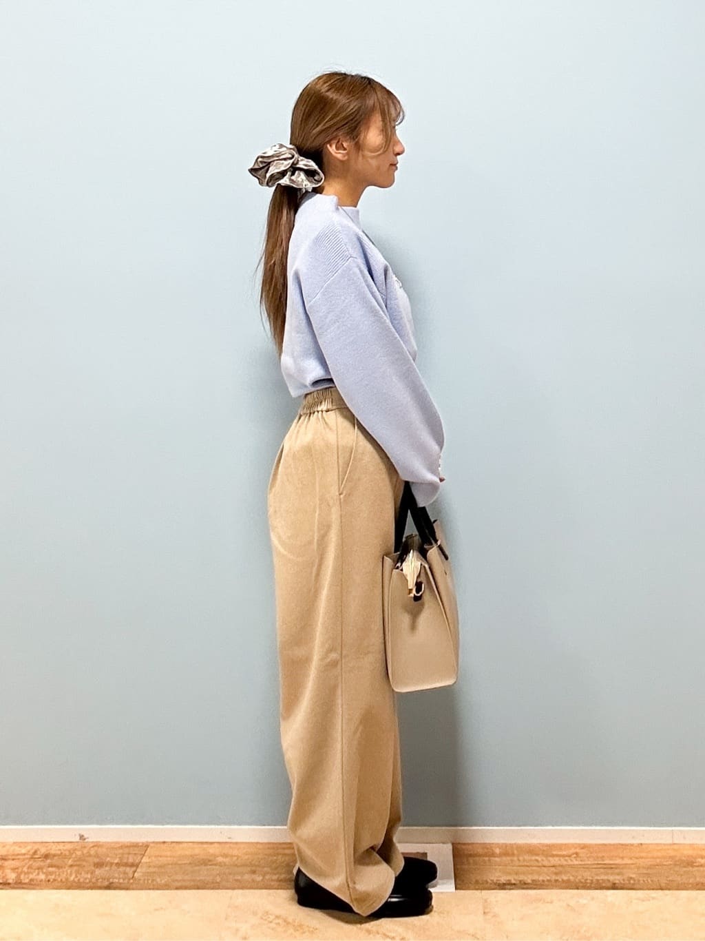 mikoさんの「SHOO･LA･RUE｜【洗濯機可/S-LL】ウエストのタブボタンがポイント　ワイドパンツ」を使ったコーディネート