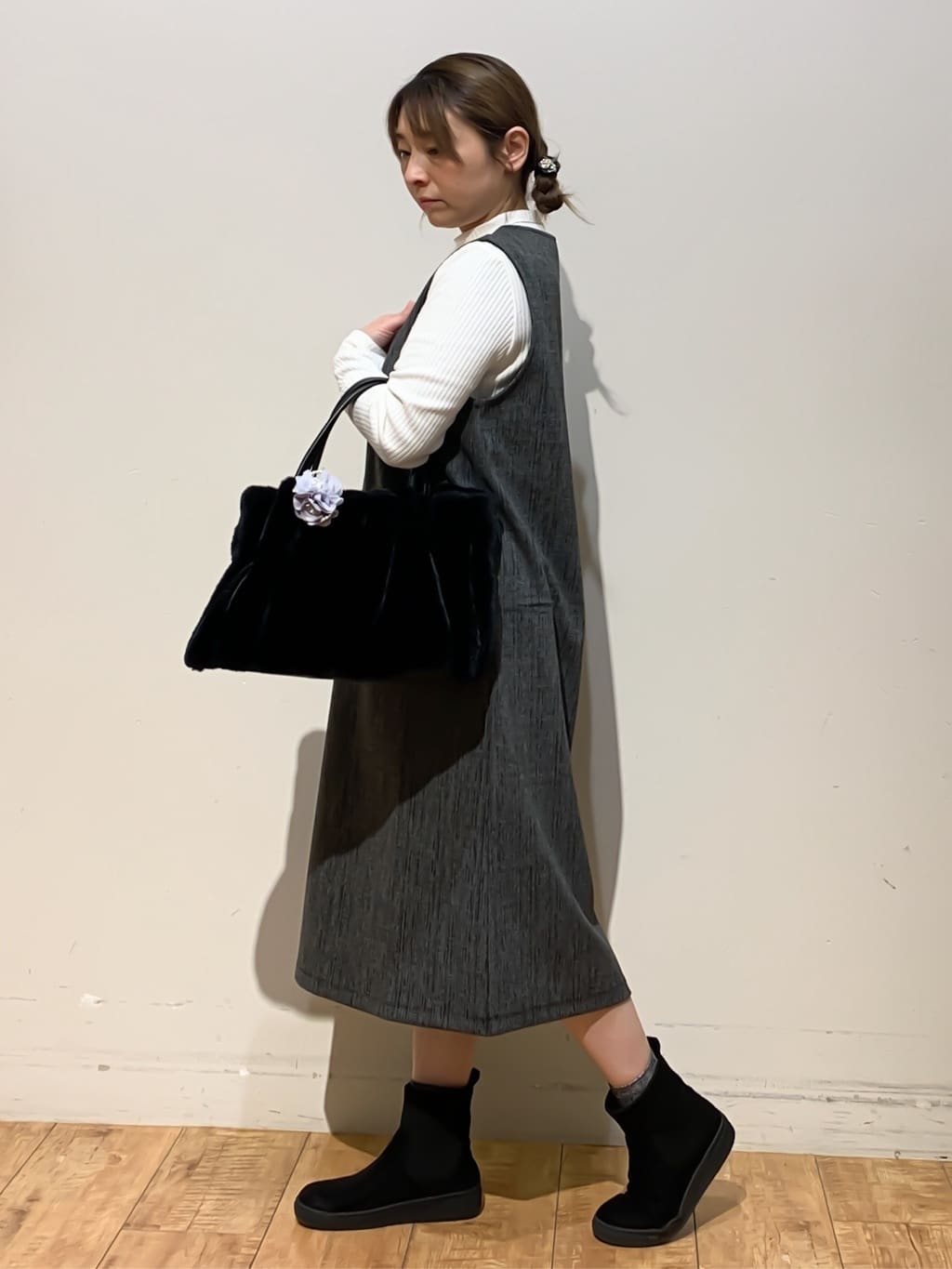 MEGさんの「SHOO･LA･RUE｜【2点セット/洗濯機可】時短でコーデが決まる ジャンドレ+リブインナー」を使ったコーディネート