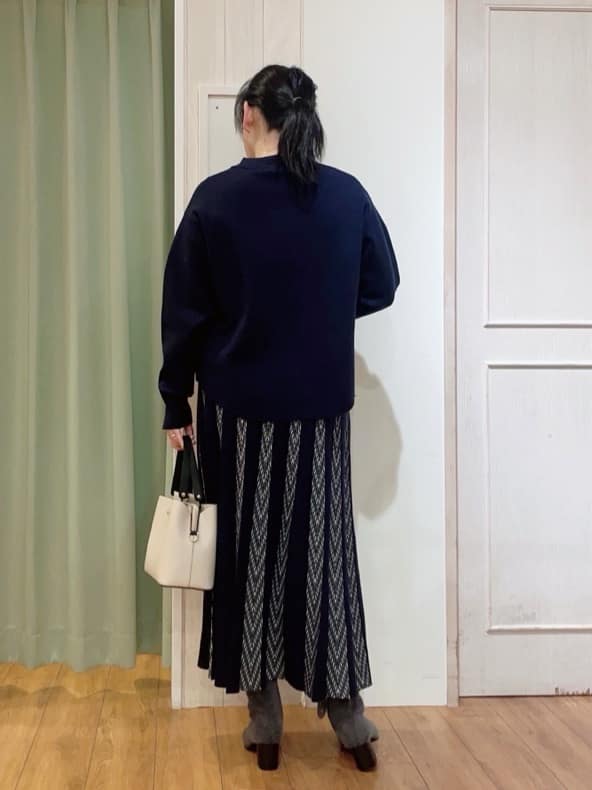 ke-yさんの「SHOO･LA･RUE｜【洗濯機可/セットアップ可/インせず着られる】もちもち裾ラウンドニット」を使ったコーディネート